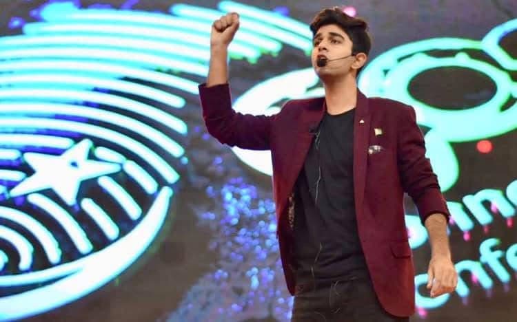Ali Ahmad Awan receiving award